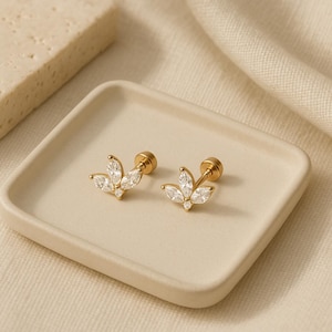 Leaf Stud Earrings | Dainty Nature Inspired Studs | 925 Sterling Silver or Gold Vermeil | Minimalist Earrings | Gift for Her