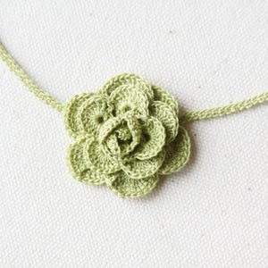 Realistic Crochet Rose Pattern 3-D Floral Jewelry Flowers Applique Embellishment Three Dimensional Rosette Handmade Gift Idea Adornment image 3