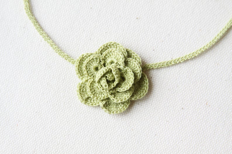 Realistic Crochet Rose Pattern 3-D Floral Jewelry Flowers Applique Embellishment Three Dimensional Rosette Handmade Gift Idea Adornment image 3