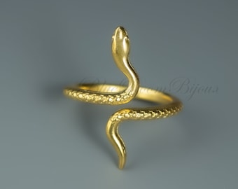 Gift Gold Snake Ring, Serpent Knuckle band, Adjustable Animal Ring, gift under 25, gothic gift