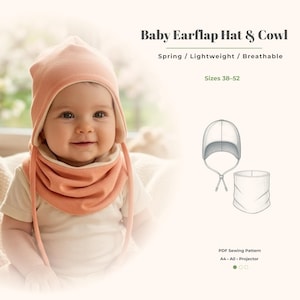 Può includere: Un bambino indossa un cappello con paraorecchie e un set scaldacollo color pesca. Il cappello ha paraorecchie e lacci, e lo scaldacollo è in tinta. Il testo sull'immagine dice "Baby Earflap Hat & Cowl" e "Spring / Lightweight / Breathable". Taglie 38-52.