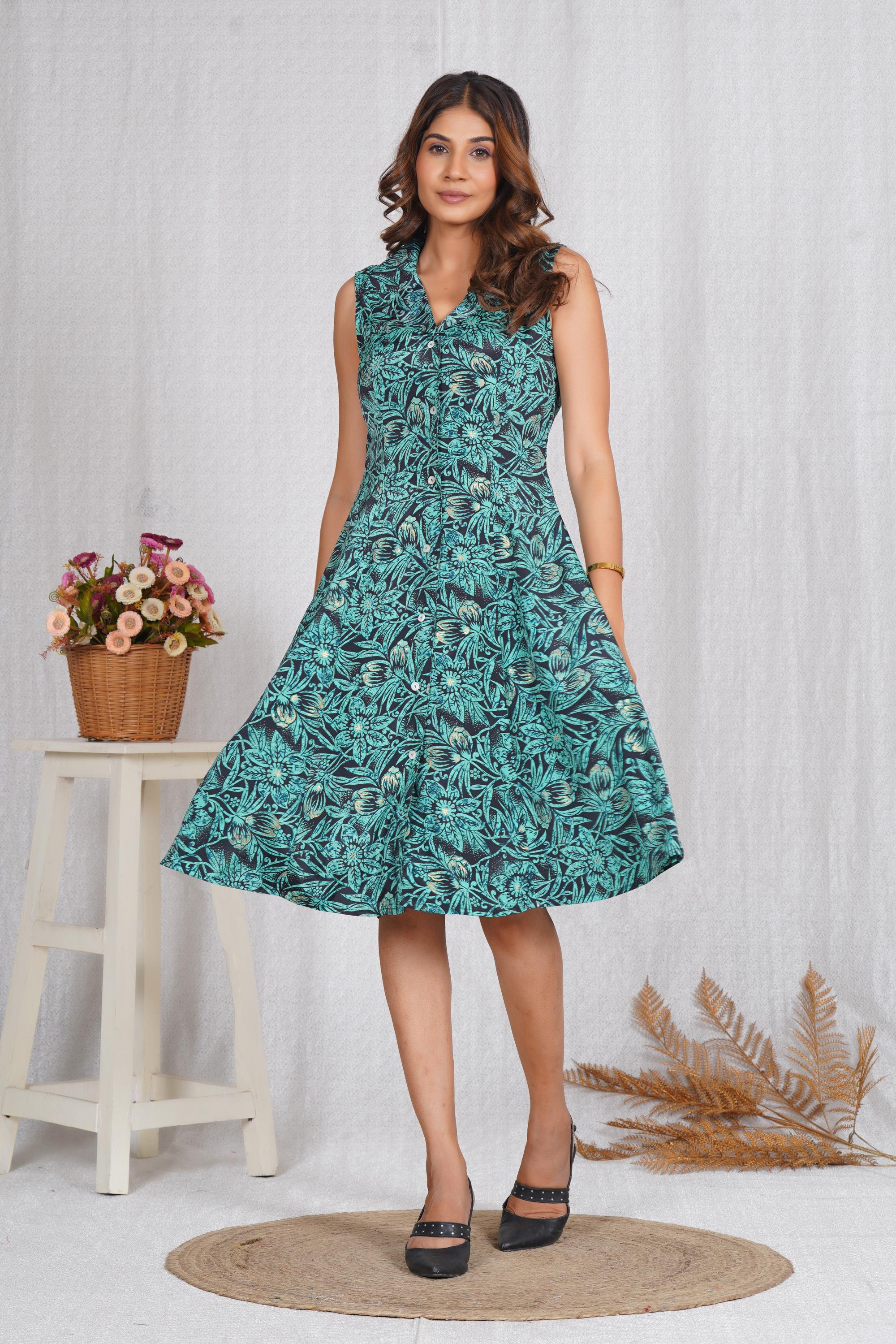  ターコイズブルー　ノースリーブドレス　カットワーク　花柄 ハンドメイドのターコイズビスコースドレス：花柄ノースリーブサマー