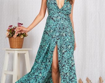 Vestido largo halter con estampado de hojas tropicales: Viscosa brillante con abertura en la espalda.