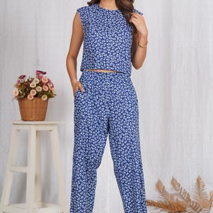 Women&#39;s Elegant Blue Floral Cotton Co-ord Set - Sleeveless Top and Comfortable Pajama with Elastic Waistband and Side Pockets, Perfect