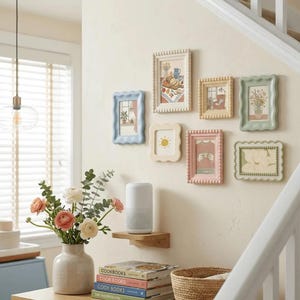 Vintage pastel geschulpte bobbel fotolijstjes set, fotolijsten gemengd van vorm en grootte, boho decoratieve lijsten Cottagecore neutraal huisdecor