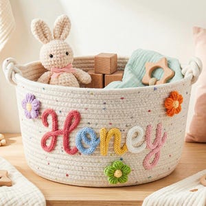 名前入りロープバスケット、パーソナライズされたベビーギフト、ベビー用品バスケット、おもちゃ収納、ベビーシャワーギフト、手作り収納バスケット