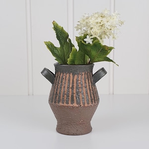マリ・シムルソンがウプサラ・エケビーのためにデザインした茶色の陶器の花瓶：スカンジナビアのミッドセンチュリー・ストーンウェア