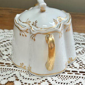 Antique Bavarian Gold-Trimmed Sugar Bowl: Zeh, Scherzer & Co.