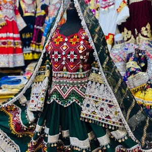 アフガニスタンのクチドレス | 伝統的なパシュトゥーンドレス | 手作りの刺繍入りフロック | アフガニスタンのウェディングドレス | 部族の民族衣装