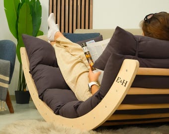 Mecedora de madera personalizada: diseño ergonómico para sala de estar y rincón de lectura.