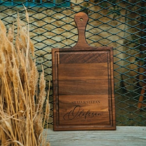 Personalized Charcuterie Board with Handle: Maple, Walnut, or Oak