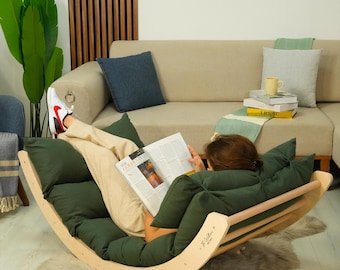 Sillón de madera con cojín impermeable: muebles de exterior personalizados para relajarse