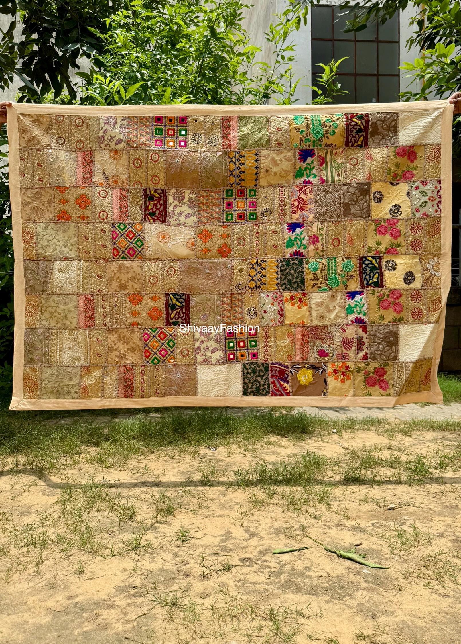 ハンドメイドパッチワーク壁掛け - ヴィンテージ刺繍タペストリー