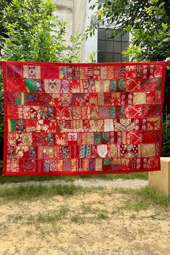 インド ビンテージ サリー パッチワーク タペストリー 刺繍 壁掛け 古布 10 手刺繍の壁掛けヴィンテージインドサリーパッチワーク壁装飾