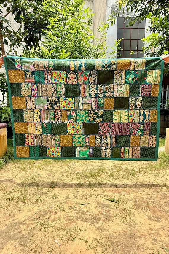 手刺繍の壁掛けヴィンテージインドサリーパッチワーク壁装飾