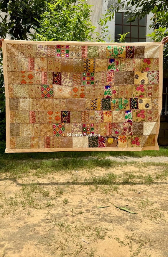 手刺繍の壁掛けヴィンテージインドサリーパッチワーク壁装飾