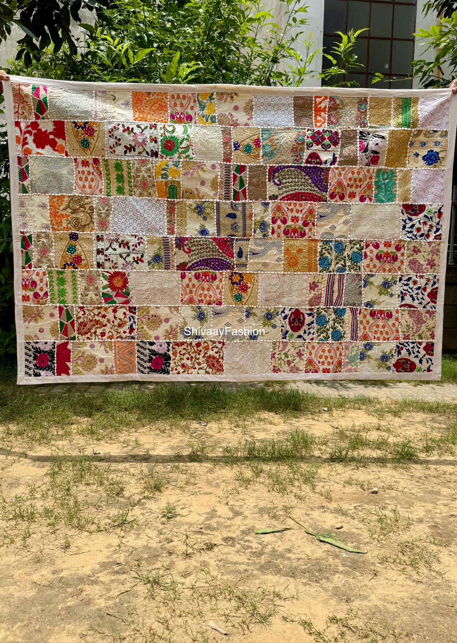 ハンドメイドパッチワーク壁掛け - ヴィンテージ刺繍タペストリー