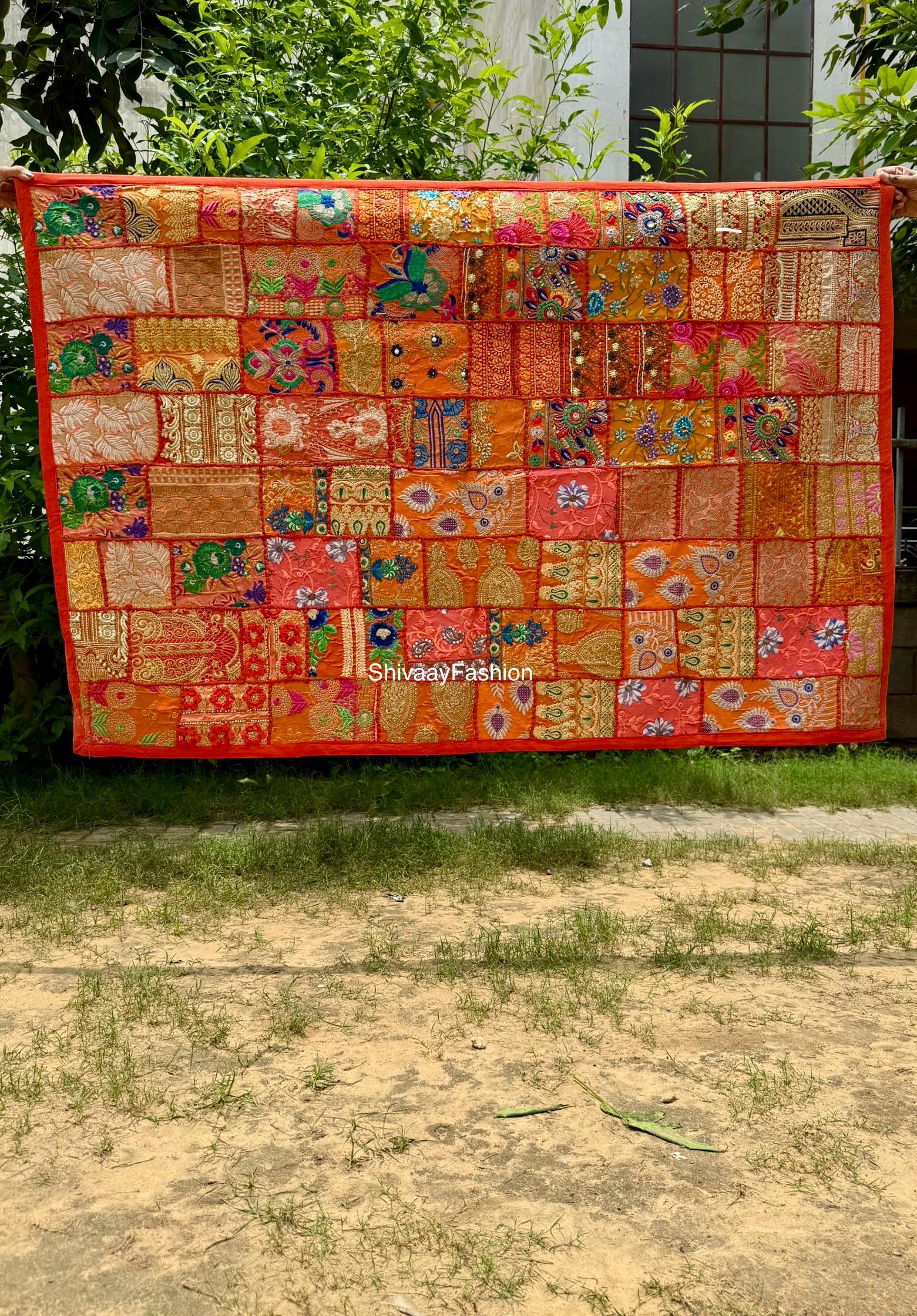 手刺繍の壁掛けヴィンテージインドサリーパッチワーク壁装飾