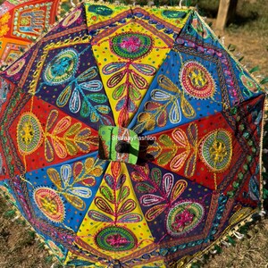 Blommigt broderat dekorativt paraply indiskt bröllopsparaply solskyddande parasoller vackra handgjorda paraplyer för mehndi-kvällsdekor