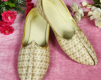 Beige Wedding Mojari Shoes for Men: Indian Groom Sherwani Jutti