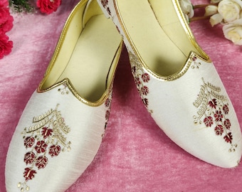White Wedding Mojari Shoes for Men: Indian Groom Sherwani Jutti