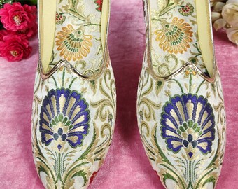 White Wedding Mojari Shoes for Men: Indian Groom Sherwani Jutti