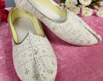 White Wedding Mojari Shoes for Men: Indian Groom Sherwani Jutti