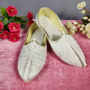 White Wedding Mojari Shoes for Men: Indian Groom Sherwani Jutti