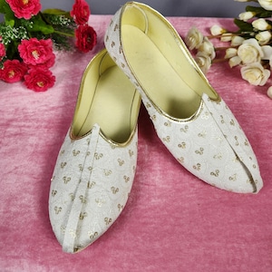 White Wedding Mojari Shoes for Men: Indian Groom Sherwani Jutti