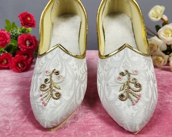 White Wedding Mojari Shoes for Men: Indian Groom Sherwani Jutti