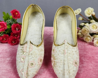 White Wedding Mojari Shoes for Men: Indian Groom Sherwani Jutti