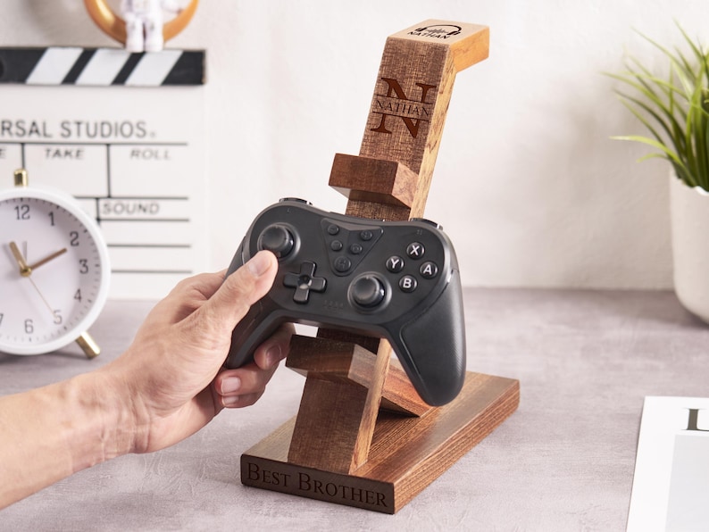 カスタム木製ヘッドフォンホルダー、パーソナライズされたコントローラースタンド、刻印入りゲーミングコントローラーとヘッドセットスタンド、ゲーマーへのクリスマスギフト 画像 5