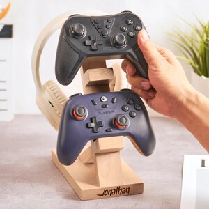 カスタム木製ヘッドフォンホルダー、パーソナライズされたコントローラースタンド、刻印入りゲーミングコントローラーとヘッドセットスタンド、ゲーマーへのクリスマスギフト 画像 4