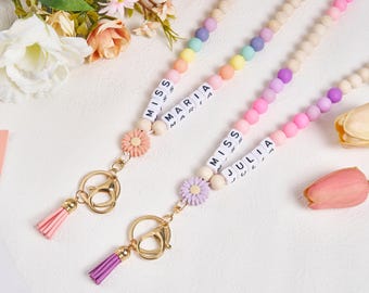 Cordino personalizzato in stile boho per insegnanti, cordino con perline personalizzato con nome, classe e titolo, regalo di ringraziamento per l'insegnamento, porta badge per infermieri
