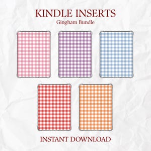 Könnte beinhalten: Fünf Kindle-Einsätze mit Vichy-Mustern in Rosa, Lila, Blau, Rot und Orange. Der Text "KINDLE INSERTS Gingham Bundle" und "INSTANT DOWNLOAD" wird in einer Serifenschrift angezeigt.