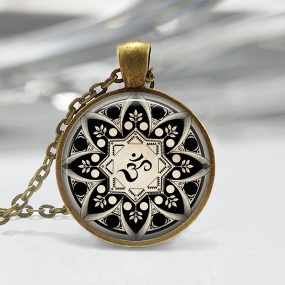 Spirituel Bouddha Charme Plaqué Argent Collier Pendentif méditation Ohm zen OM
