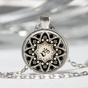 Yoga sieraden Om ketting Om symbool boeddhisme Zen meditatie Mandala kunst hanger in brons of zilver met ketting inbegrepen