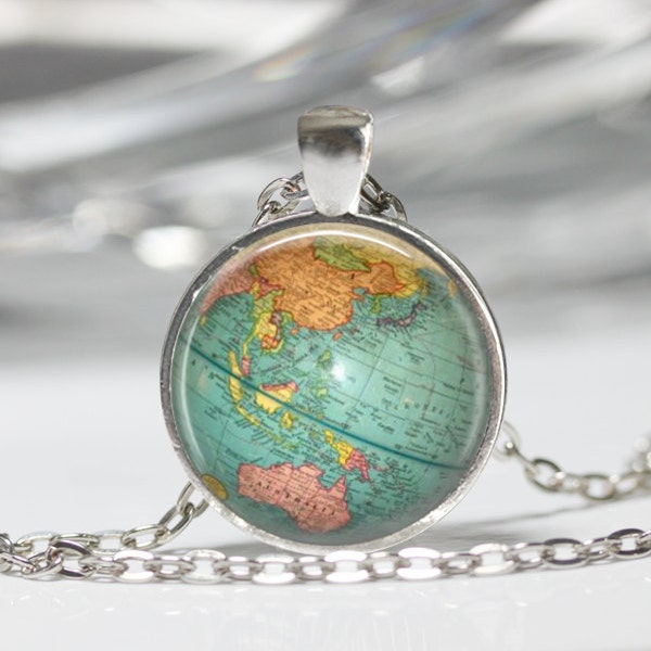 Collier globe vintage, planète Terre, carte du monde, pendentif artistique en bronze ou argent avec chaîne incluse