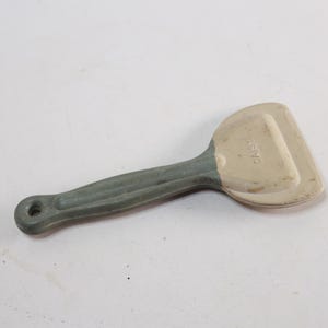 Vintage Daisy Plate Scraper - Antique Pot Scrubber - Vintage Kitchen Tool - Kitchen Primitive - Kitchen Antique