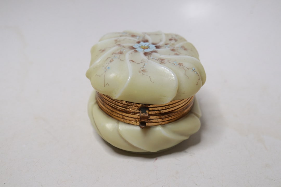 Wave Crest Dresser Box Antique Wave Crest Helmschmied Swirl Pattern ...