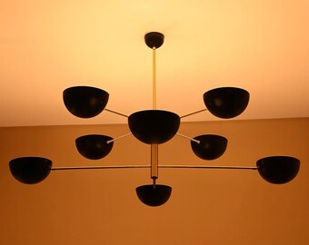 Lustre Spoutnik moderne Mid-Century à 8 ampoules, abat-jour en forme de bol noirs, luminaire en laiton
