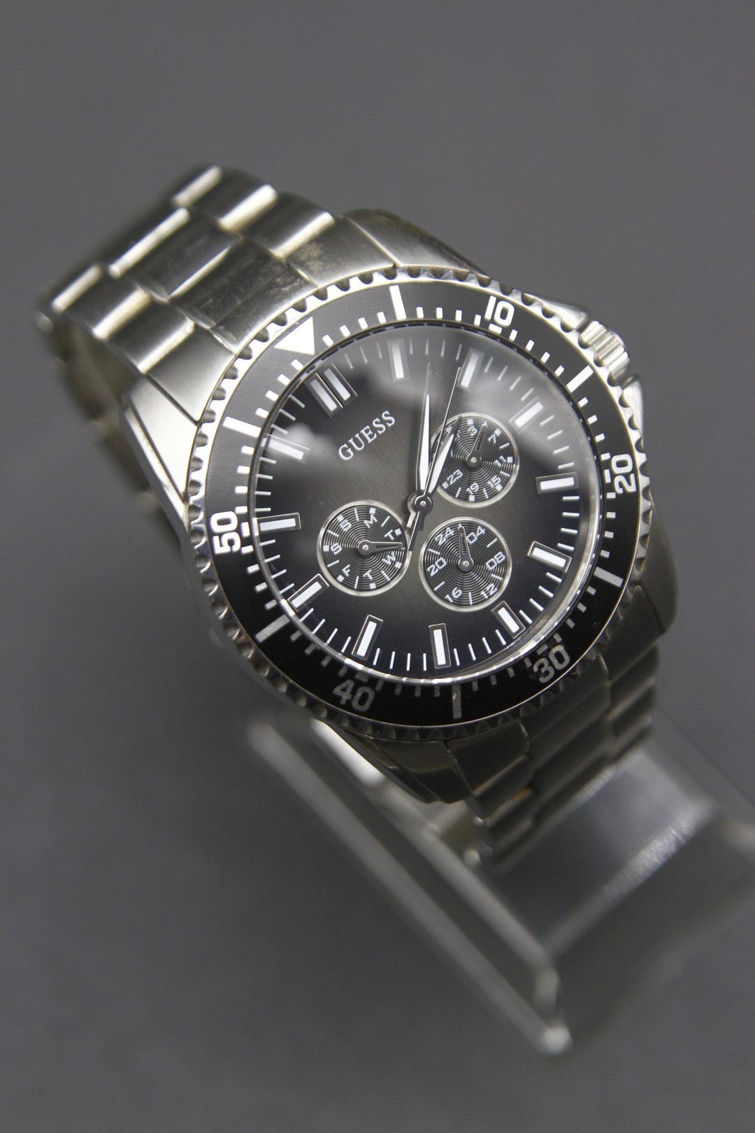 Guess Focus W10245G4 Mens Chronograph Watch Large 8