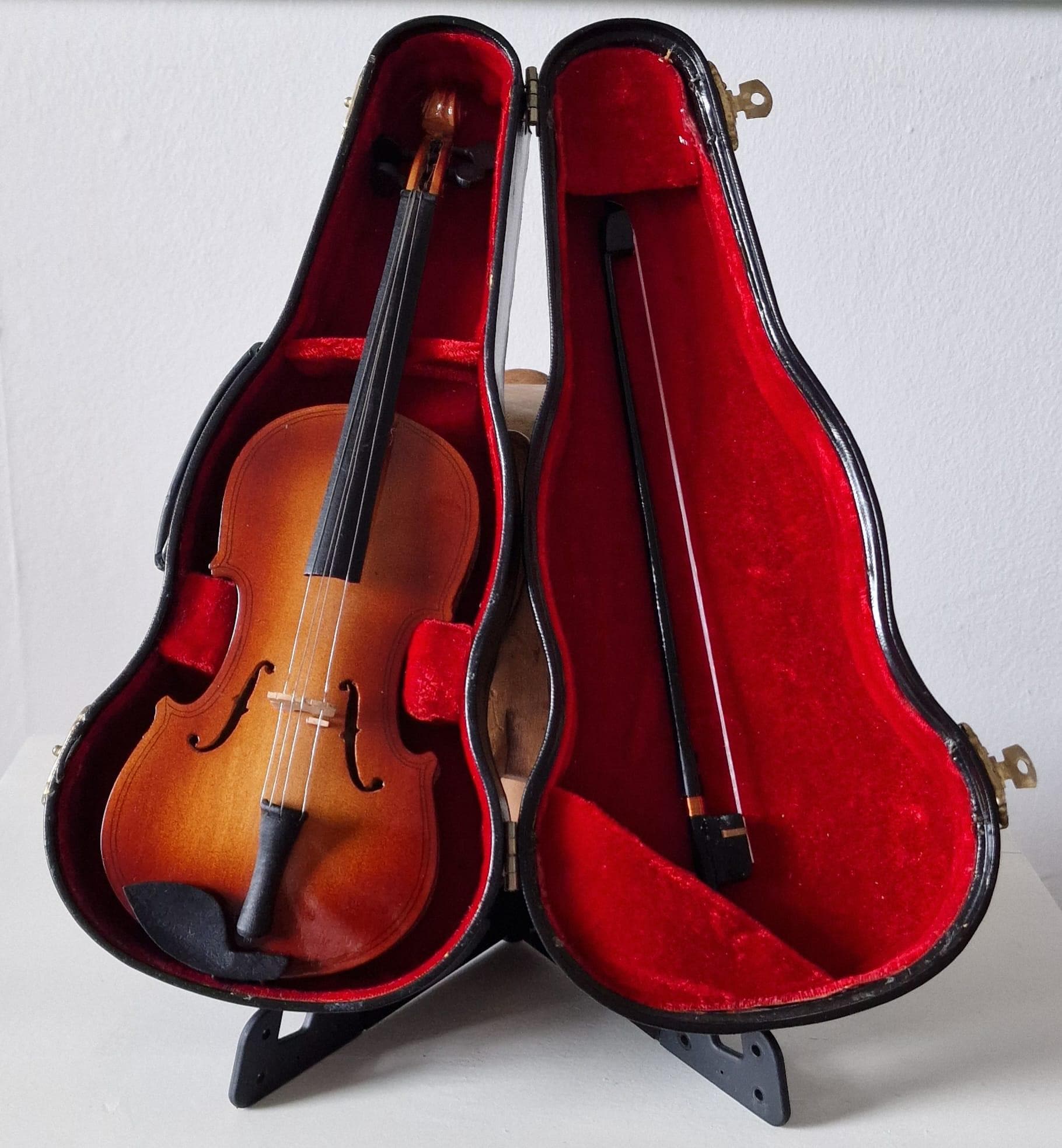 Violin display case - Etsy 日本
