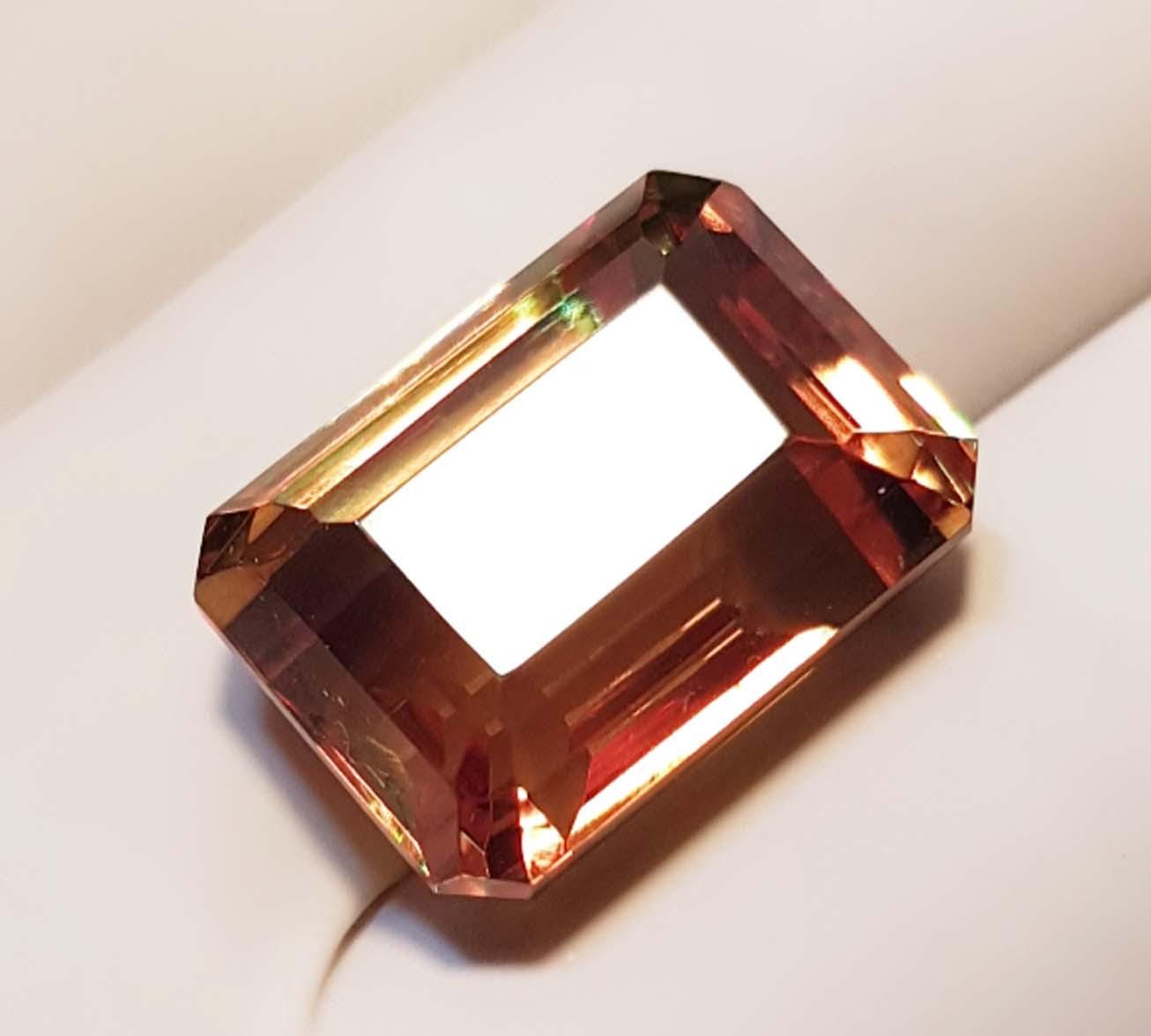 Ciondolo In Zultanite Naturale 11.2 Ct Con Catena Argento 925 – Multicolore, Certificato, Fatto A Mano