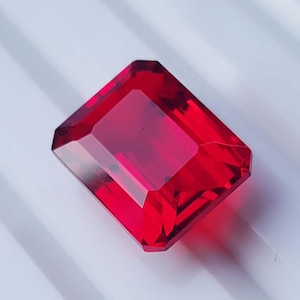 Smaragdslipad blodröd labradorrubin, lös ädelsten 9ct (11x13x8mm)