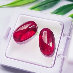 2 st 50ct ovala födelsedagspresenter blodröd labradorrubin, lös ädelsten (13x21x8mm)