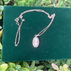 Vintage Cameo 12k Gold Filled Pendant And Necklace Hand Carved