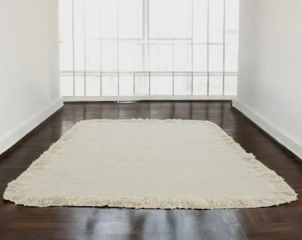 Handwoven Wool Dhurrie Rug: Traditional Kilim-Style Indian Carpet