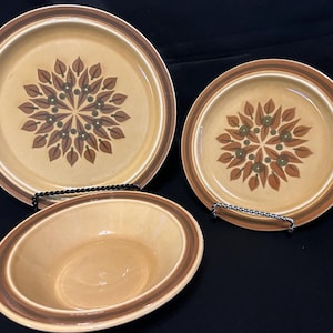 Royal China Royalstone Mid Century Dinnerware Set Leaves Yellow 70s Plates Bowls