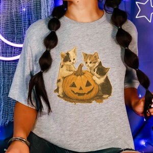 Vintage 90s Cat Halloween Shirt, Pumpkin Shirt, Retro Halloween Shirt, Cat Lover Shirt,  Spooky Season Tee, Cozy Fall Gift, Cat Pumpkin Tees